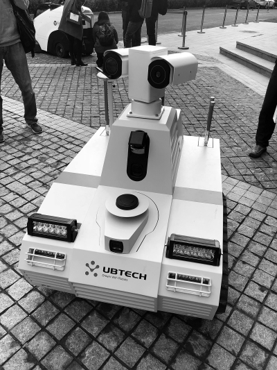 窄巷道堆垛AGV叉车，加强车体的稳定性，加大载重，超高的举升，智商高，运行敏捷载量更大，无人叉车，AGV小车，，搬运机器人